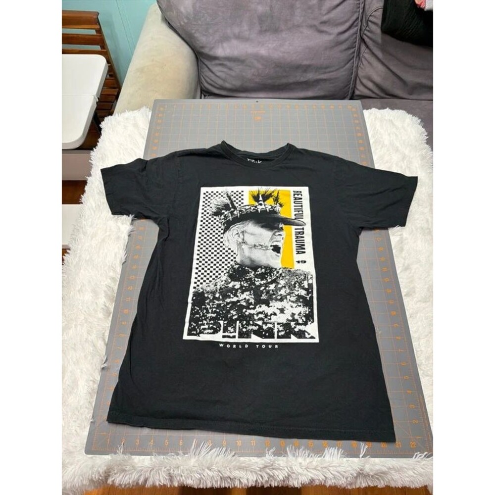 Pink L t-shirt black top
